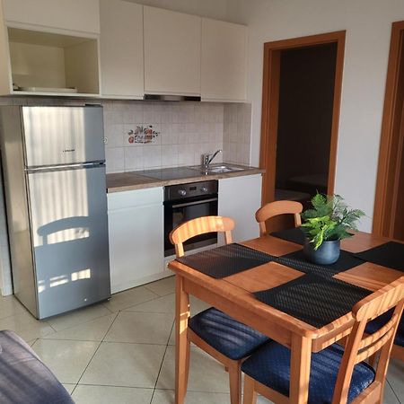 Dalmacia Apartments Srima Eksteriør bilde